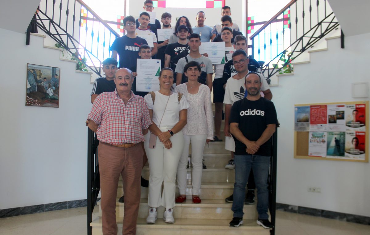Nueva edición de los talleres gratuitos en Estepona de Jardinería, Electricidad, Fontanería y Albañilería - Foto talleres OK Entrega de diplomas talleres gratuitos en Estepona.