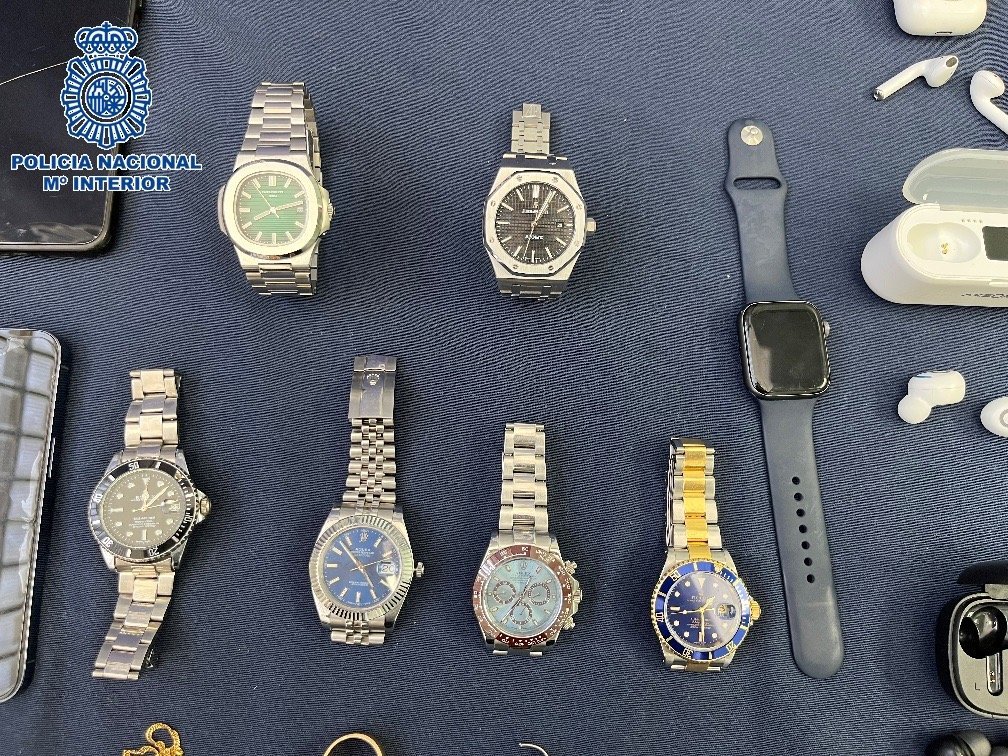 Detenidas cuatro personas por el robo de relojes de alta gama en Marbella - 28F6CA78 B4A2 4F95 80F7 CEB9E4100BB6 Detenidas cuatro personas por el robo de relojes de alta gama en Marbella - 28F6CA78 B4A2 4F95 80F7 CEB9E4100BB6