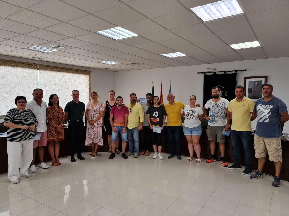 Entre 5.000 y 7.000 euros: Las ayudas que Manilva ha entregado a los nuevos empresarios del municipio - 291482290 3097626707217467 311539502022165443 n Entrega de las subvenciones a los nuevos empresarios de Manilva.