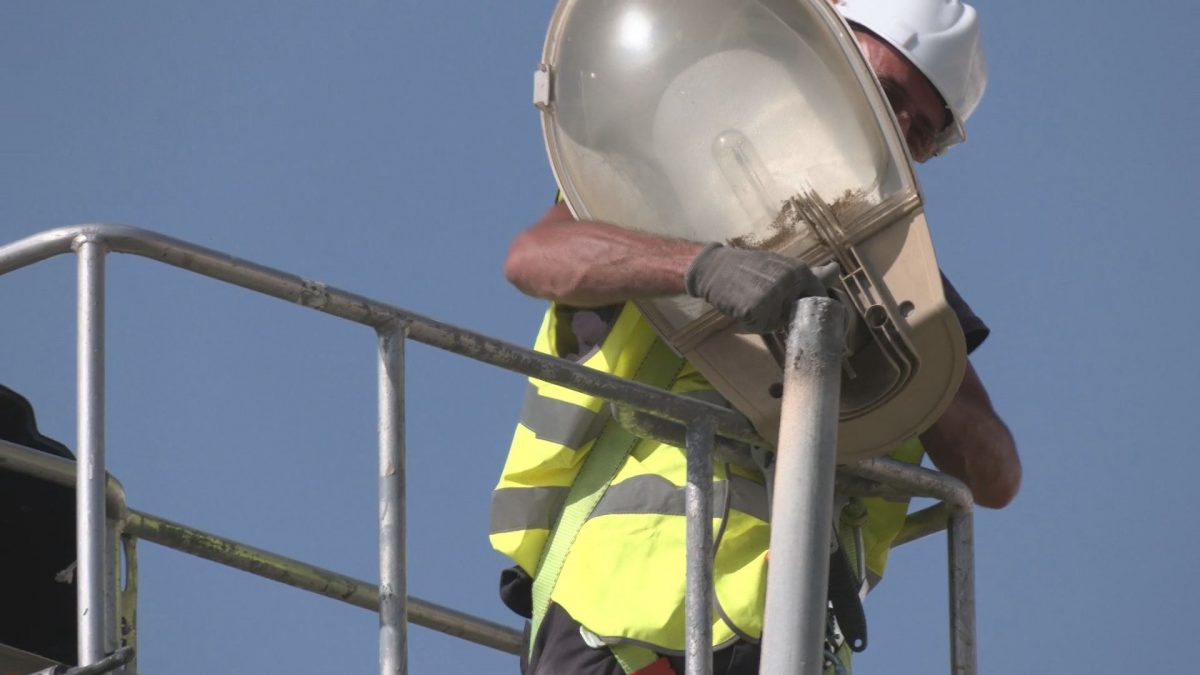 Las carreteras de Manilva comprometidas con el medio ambiente: Nuevas farolas de ahorro energético en la A-377 - 296092900 3113622478951223 4936446093567035252 n Nuevas farolas en la A-377 entre Sabinillas y Manilva