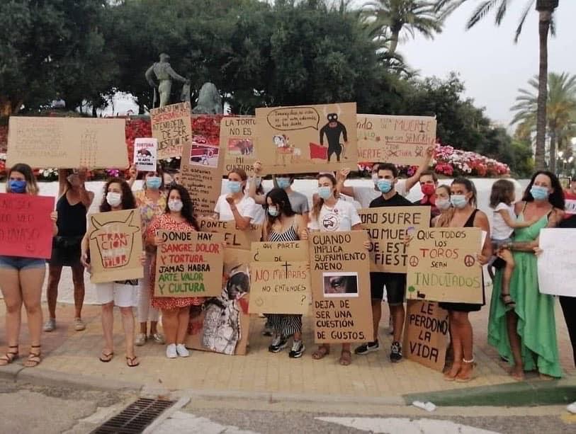 Los antitaurinos de Estepona vuelven a decir “basta” este domingo a las corridas de toros - 5D5211FF 2EE3 43EC BF5E AAAAF7353402 Los antitaurinos de Estepona vuelven a decir “basta” este domingo a las corridas de toros - 5D5211FF 2EE3 43EC BF5E AAAAF7353402