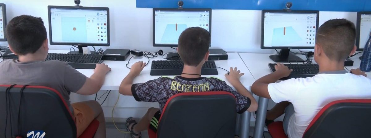 Unos 13 jóvenes disfrutan de las Jornadas de Programación de Videojuegos y Diseño 3D en Manilva - 7D5AAE43 E90F 4D26 A822 117AFF65EF04