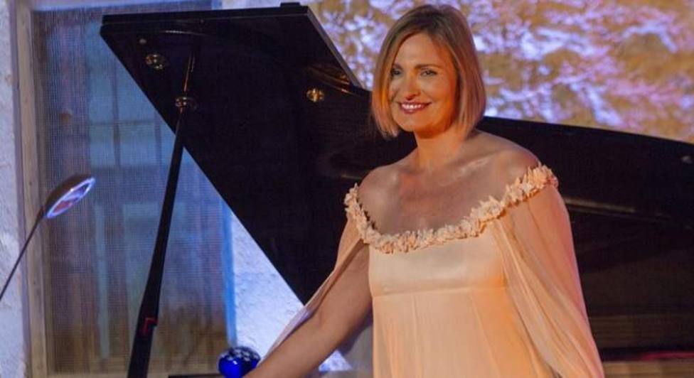 Ainhoa Arteta, premio de honor en la VI Gala REM - Ainhoa buena Ainhoa Arteta, premio de honor en la VI Gala REM - Ainhoa buena