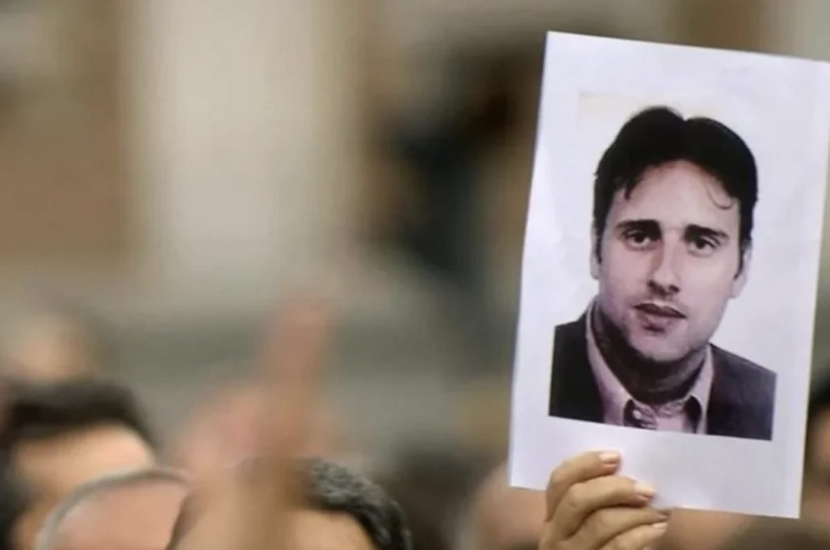 25 años desde la muerte de Miguel Ángel Blanco: Estepona le rendirá homenaje este miércoles - Captura de Pantalla 2022 07 11 a las 13.06.04 Fotografía de Miguel Ángel Blanco en una manifestación.