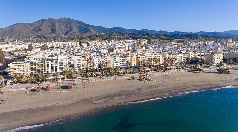 Benahavís, Marbella y Estepona, entre las 10 ciudades más caras de España para alquilar vivienda - Foto Estepona aerea 2 Estepona
