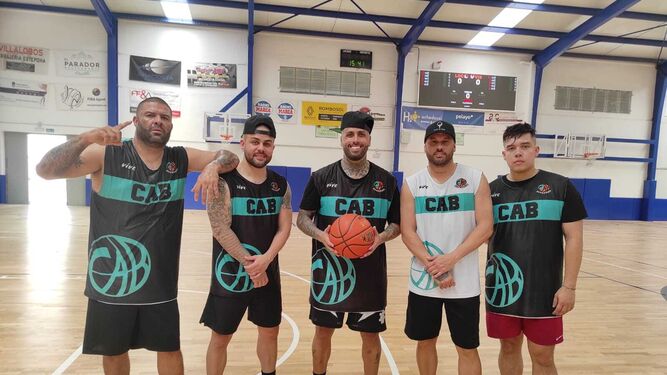 Nicky Jam vuelve a hacerle una visita al CAB Estepona - Nicky Jam centro Nicky Jam en el CAB Estepona