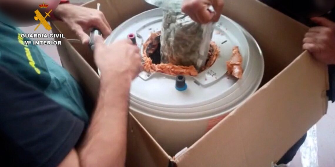 El método 'encubierto' para transportar la droga de una red criminal en Marbella: en termos de agua - san pedro termos 1140x570 1 El método 'encubierto' para transportar la droga de una red criminal en Marbella: en termos de agua - san pedro termos 1140x570 1