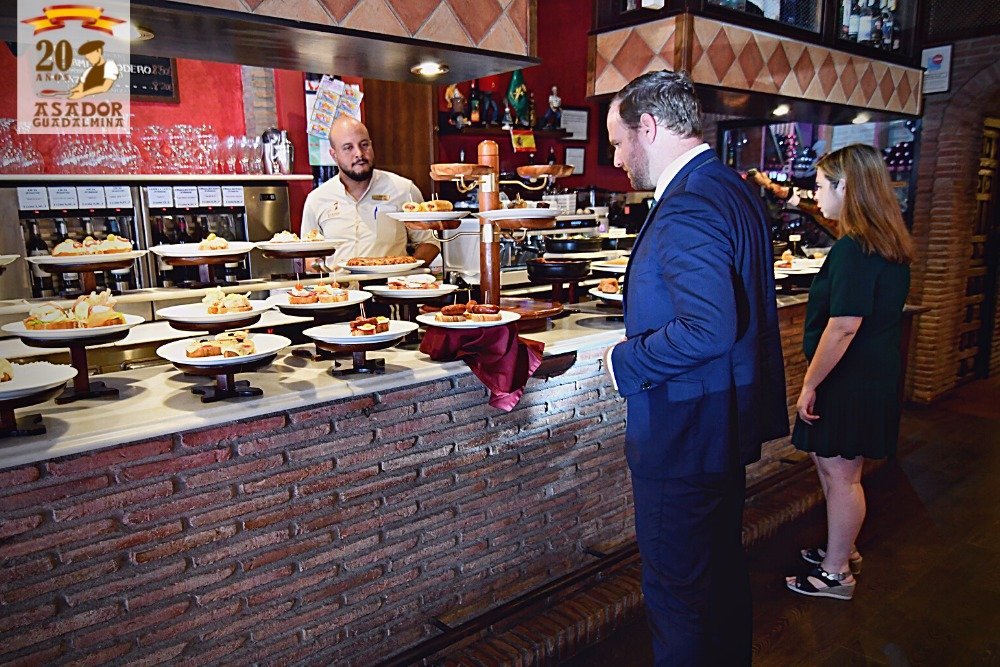 El Asador Guadalmina se hace viral: «pagamos por encima del convenio y no aparece nadie»