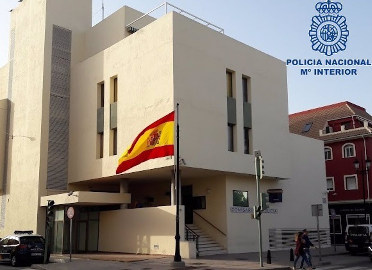 Detenido un joven en Fuengirola por agredir a una mujer transexual - Comisaria Fuengirola Comisaria Policia Nacional Fuengirola