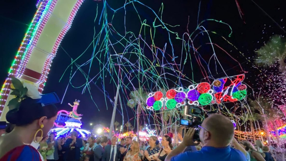 Manilva celebra su tradicional coronación de la Feria de Agosto tras seis años de ausencia
