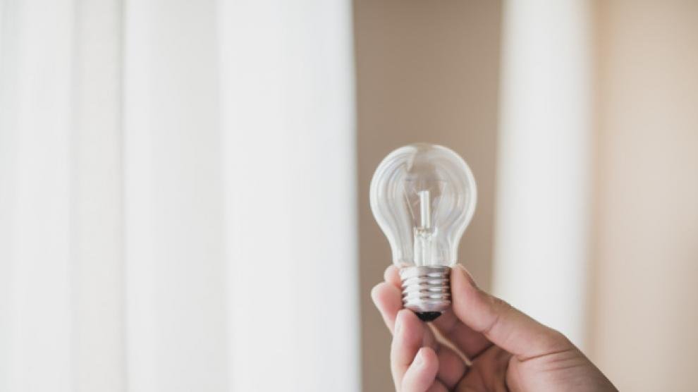 Estas son las medidas de ahorro energético que entran en vigor este miércoles - bombilla ahorro Estas son las medidas de ahorro energético que entran en vigor este miércoles - bombilla ahorro