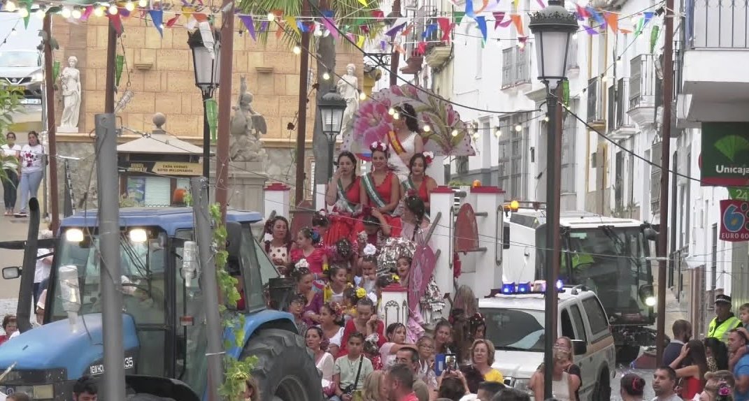 Desfile de carrozas en Manilva este fin de semana: estas son las calles donde tienes que retirar tu vehículo - Desfile de carrozas en Manilva este fin de semana: estas son las calles donde tienes que retirar tu vehículo -