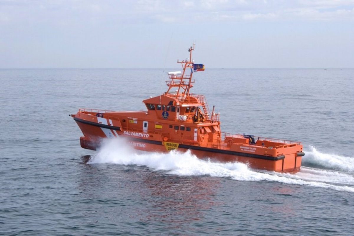 Cuarto día de búsqueda de los dos hombres desaparecidos en una tabla de paddle surf - salvamento Una embarcación de Salvamento Marítimo. Archivo