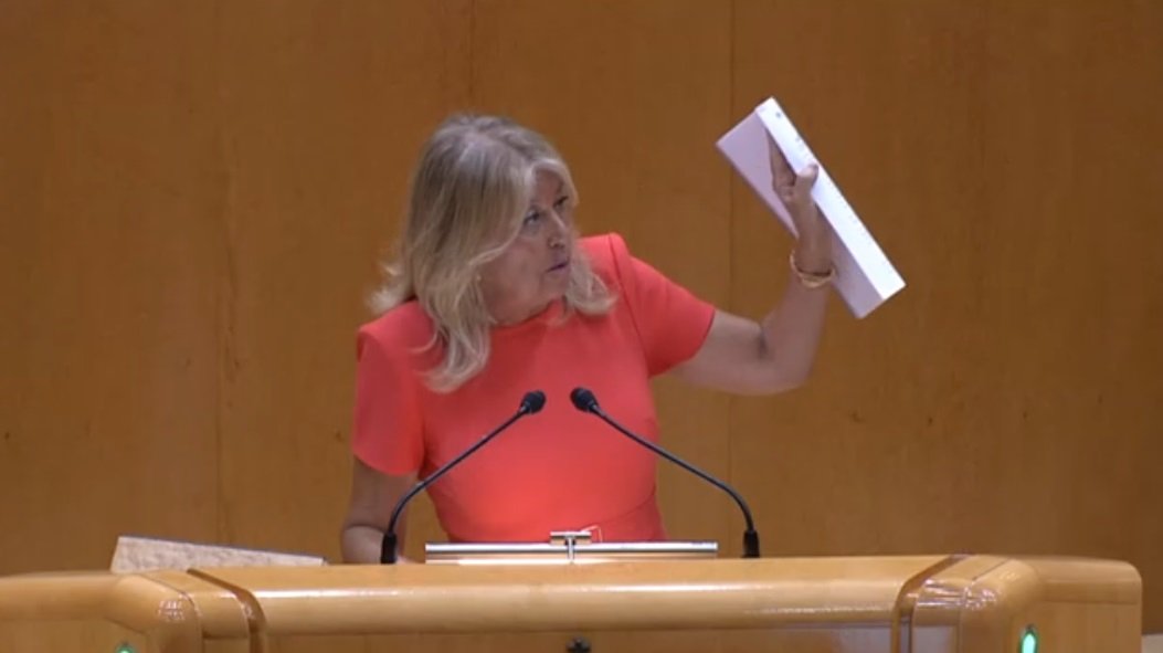 IU insiste en que Ángeles Muñoz deje su cargo de alcaldesa ante el "goteo de noticias escandalosas" - 3 OK Alcaldesa de Marbella, Ángeles Muñoz, en el Senado.