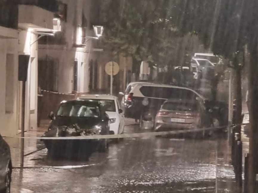 Máxima tensión: Un hombre con un cuchillo se atrinchera en una vivienda con sus padres - 566c343a 7c66 48fb 9414 a958c9d09d62 Máxima tensión: Un hombre con un cuchillo se atrinchera en una vivienda con sus padres - 566c343a 7c66 48fb 9414 a958c9d09d62