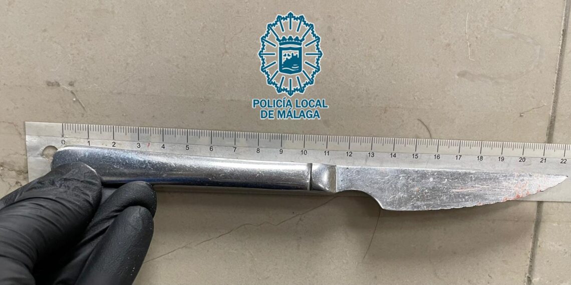 Detenida una mujer en Málaga por acuchillar a dos personas - Cuchullo Policia Local de Malaga Detenida una mujer en Málaga por acuchillar a dos personas