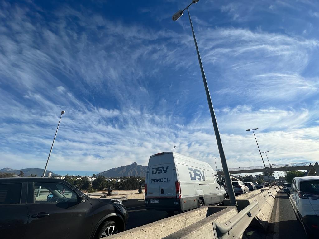 Nuevas retenciones en la entrada a Alhaurín de la Torre de la A-7 por un accidente protagonizado por un camión - WhatsApp Image 2022 09 29 at 7.24.15 PM Retenciones en la mañana de este jueves en Marbella. / D.MACÍAS