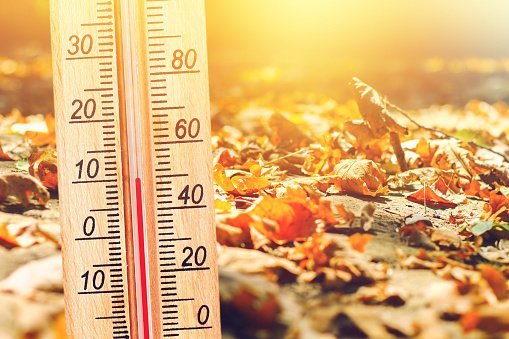 Primeros días de otoño: noches más frescas, mismo calor durante el día - istockphoto 1051727518 170667a Primeros días de otoño: noches más frescas, mismo calor durante el día - istockphoto 1051727518 170667a