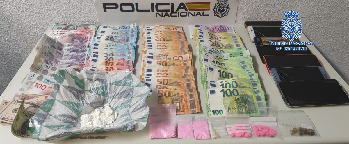 Intentan sobornar con 10.000 euros a los policías que los pararon cuando iban cargados con droga en el coche - 20221007 foto efectos Intentan sobornar con 10.000 euros a los policías que los pararon cuando iban cargados con droga en el coche - 20221007 foto efectos