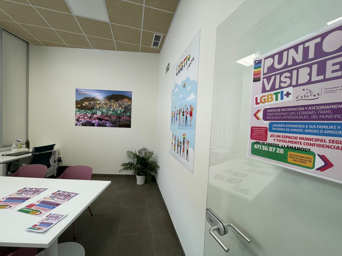 El primer Punto Visible LGTBI+ en Casares recibe una gran acogida en sus primeros días de funcionamiento - 306898663 3401558500126400 3323066625737773203 n Punto visible LGTBI+ de Casares.