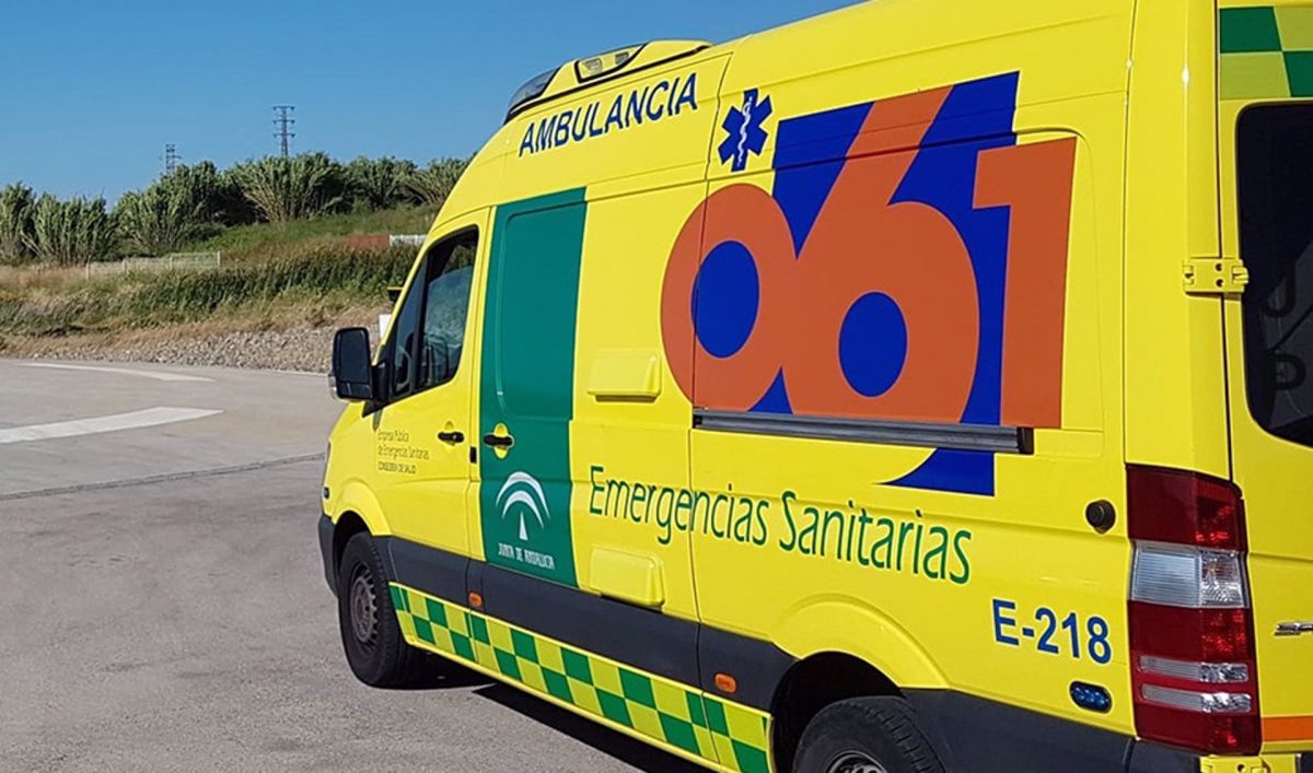 Muere una persona en el incendio de una casa de campo en Estepona - Ambulancia Muere una persona en el incendio de una casa de campo en Estepona - Ambulancia