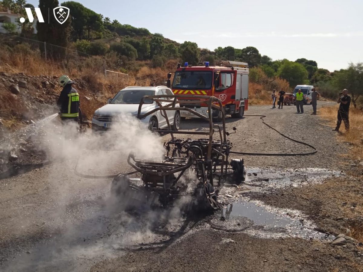 Los bomberos de Estepona intervienen en el incendio de un 'buggy' en la zona del río Guadalmansa - Bomberos Malaga 1 Los bomberos de Estepona intervienen en el incendio de un 'buggy' en la zona del río Guadalmansa - Bomberos Malaga 1