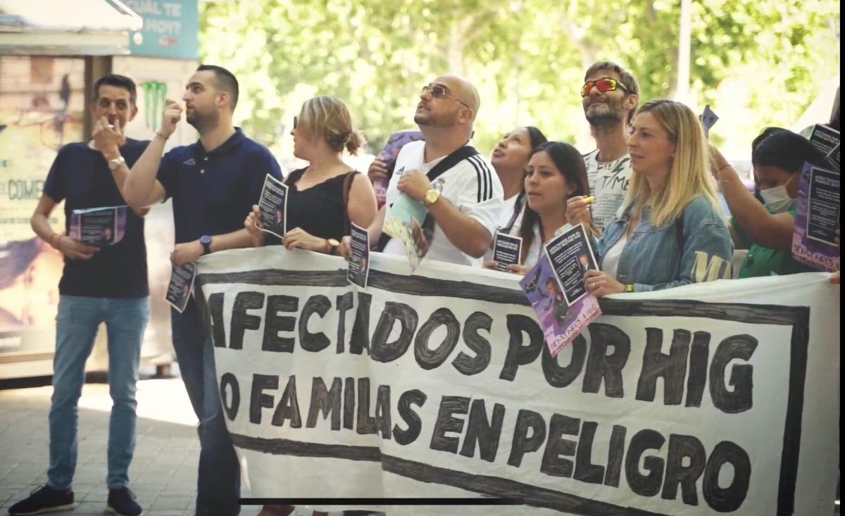 "El ver la cara de mi hija y pensar que quizás no puedo llevar un sueldo a mi casa es muy duro" - Protesta Valle Romano Protesta de los trabajadores a las puertas de HIG Capital en Madrid. / Área