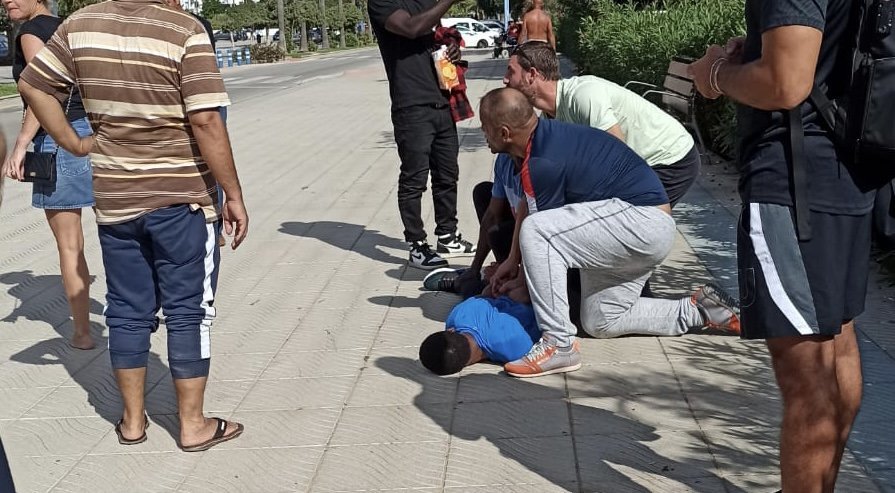 Detienen a un hombre en San Pedro cuando intentaba robar un rolex a una turista - bf1f5306 c449 4523 84a4 86e6c6d86a7c Momento en el que reducen al ladrón del rolex en San Pedro. / MSQ