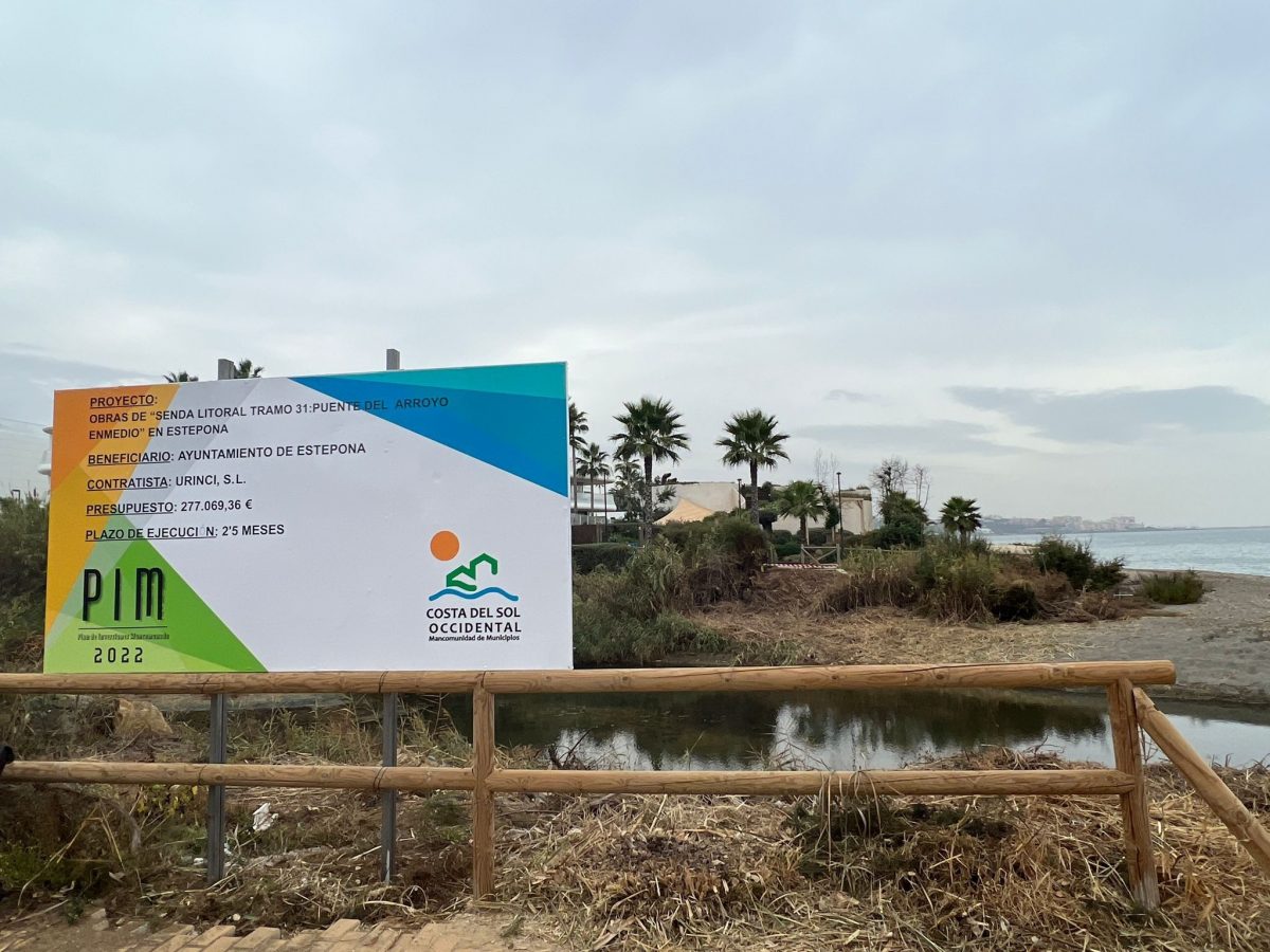 El corredor litoral de Estepona alcanza los 20 kilómetros con el nuevo tramo en Arroyo Enmedio - image 1 Obras en el nuevo tramo de la senda litoral de Estepona en Arroyo Enmedio.