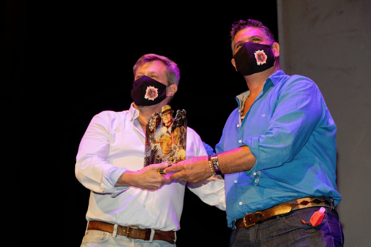 Estepona recuerda a Carlos Pacheco, uno de los colaboradores de la Semana de Cine Fantástico - Carlos Pacheco recibe premio Estepona recuerda a Carlos Pacheco, uno de los colaboradores de la Semana de Cine Fantástico - Carlos Pacheco recibe premio