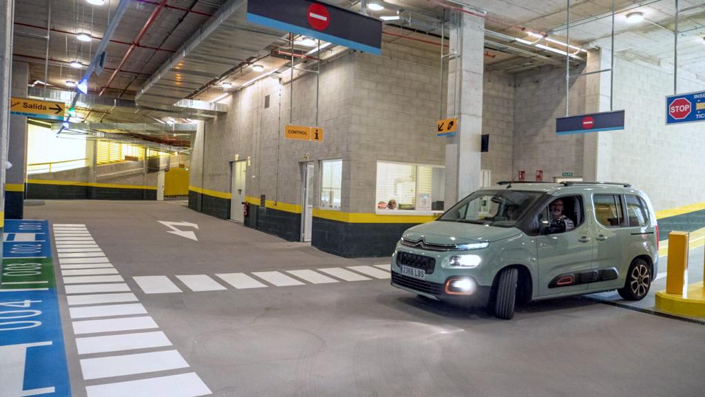 Más de 2.000 vehículos usan el quinto parking de 1 euros al día en su primera semana en Estepona - Foto Funcionamiento parking 1 Más de 2.000 vehículos usan el quinto parking de 1 euros al día en su primera semana en Estepona - Foto Funcionamiento parking 1