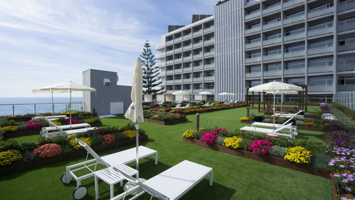 Los hoteles de la Costa del Sol auguran un buen fin de año y cerrarán noviembre por encima del 65% - Terraza Riviera 02 Los hoteles de la Costa del Sol auguran un buen fin de año y cerrarán noviembre por encima del 65% - Terraza Riviera 02