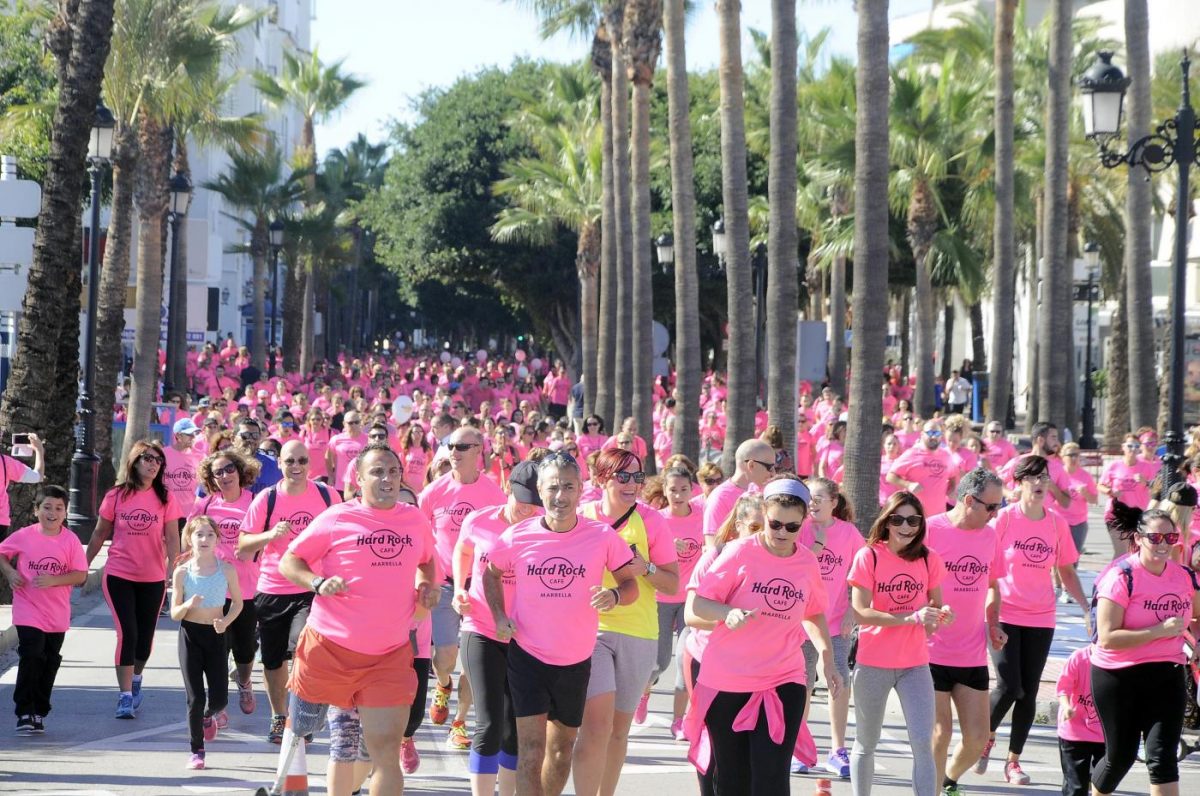 Quirónsalud Marbella se suma a la carrera Marea Rosa a favor de la Asociación Española Contra el Cáncer - articulos 577399 Carrera solidaria Marea Rosa en Marbella. Archivo