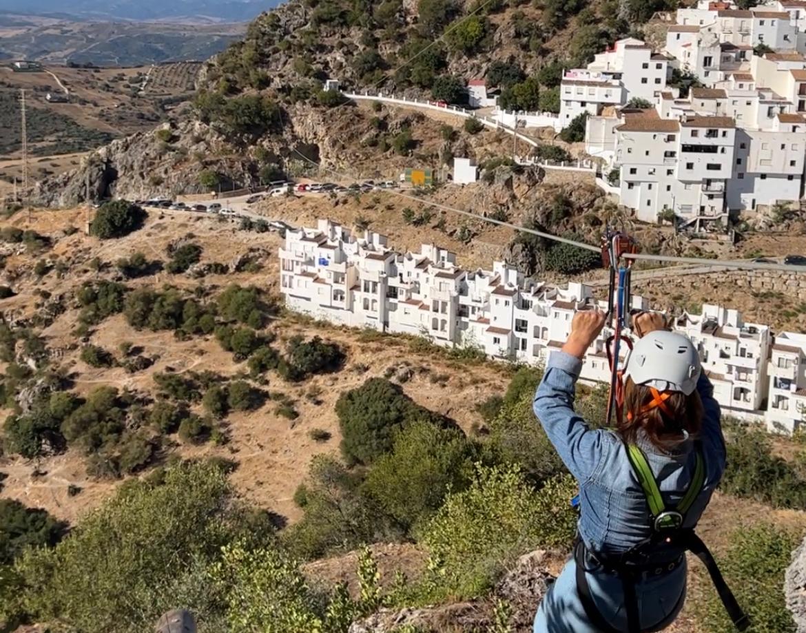 Casares se prepara para la primavera con sus actividades de aventura - bf2719bb 1582 4318 a05d 93280c12db0b Disfrutando de la tirolina en Casares. / D.MACÍAS