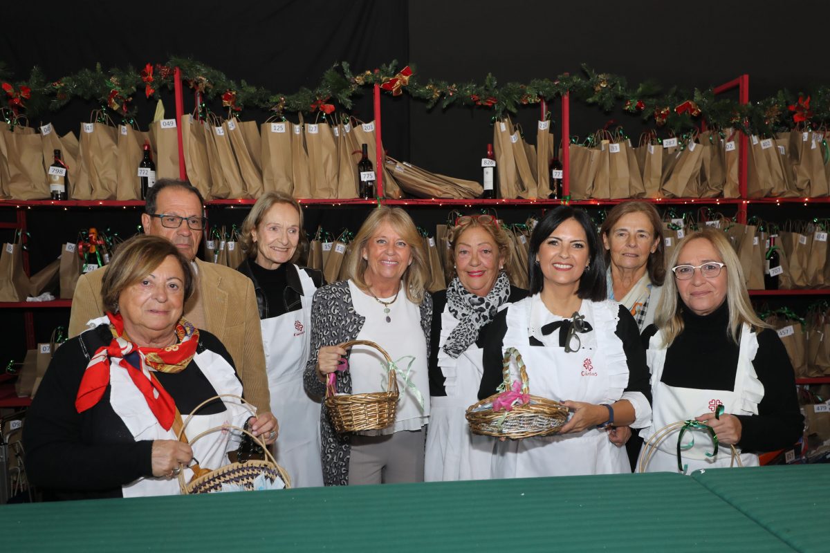 El Bazar Solidario de Cáritas vuelve a Marbella con más de 120 puestos - 0H3A5124 La alcaldesa visita el Bazar Solidario de Cáritas.