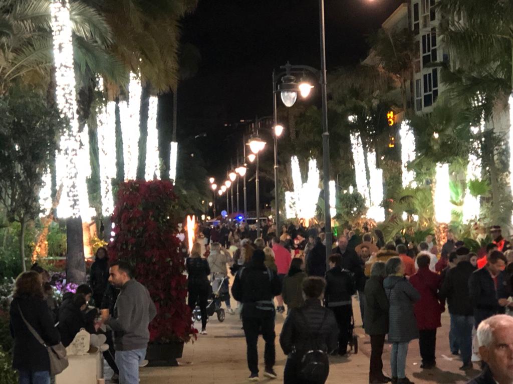 Los esteponeros disfrutan de un esperado alumbrado de Navidad - 56b8687b be8a 4e98 a6d2 8207c322f9fb Los esteponeros disfrutan de un esperado alumbrado de Navidad - 56b8687b be8a 4e98 a6d2 8207c322f9fb
