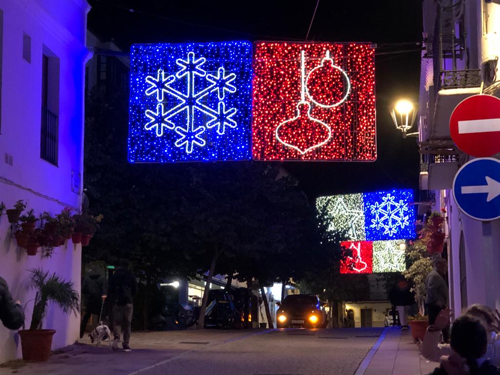 Los esteponeros disfrutan de un esperado alumbrado de Navidad - 68697aad a3f5 44a5 a7b0 ea35db2d2737 Los esteponeros disfrutan de un esperado alumbrado de Navidad - 68697aad a3f5 44a5 a7b0 ea35db2d2737