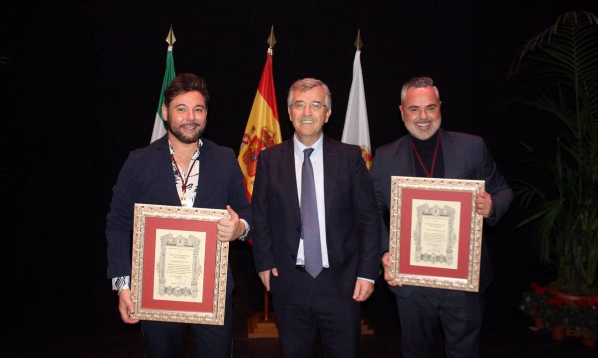 Estepona nombra Hijos Adoptivos a Miguel Poveda y Juan Magán y reconoce al tejido social - Poveda y Magan Estepona nombra Hijos Adoptivos a Miguel Poveda y Juan Magán y reconoce al tejido social - Poveda y Magan