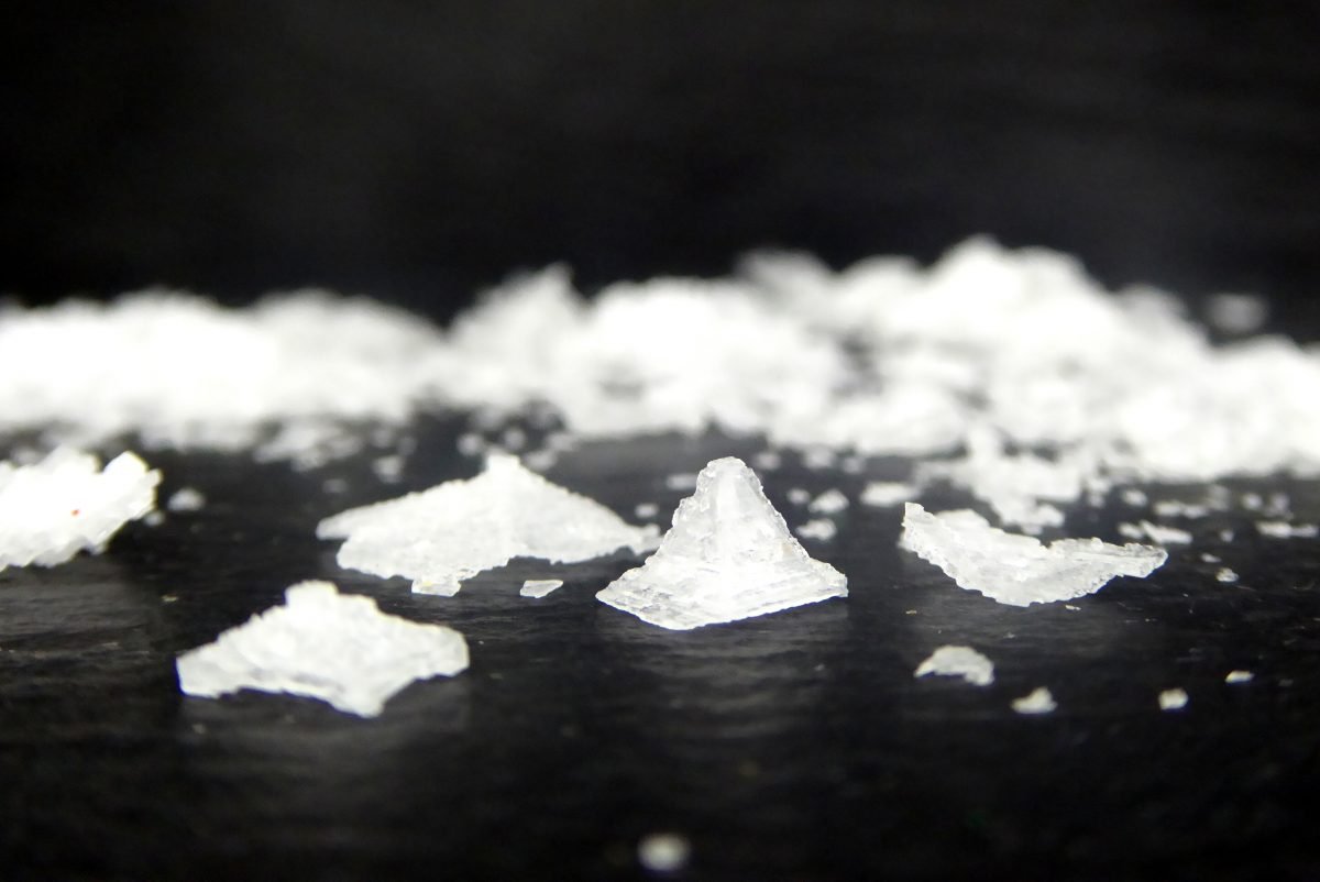 Se lo llevan esposado en Marbella al tener 10 gramos de sal pensando que era MDMA - SAL MALDON Sal Maldon