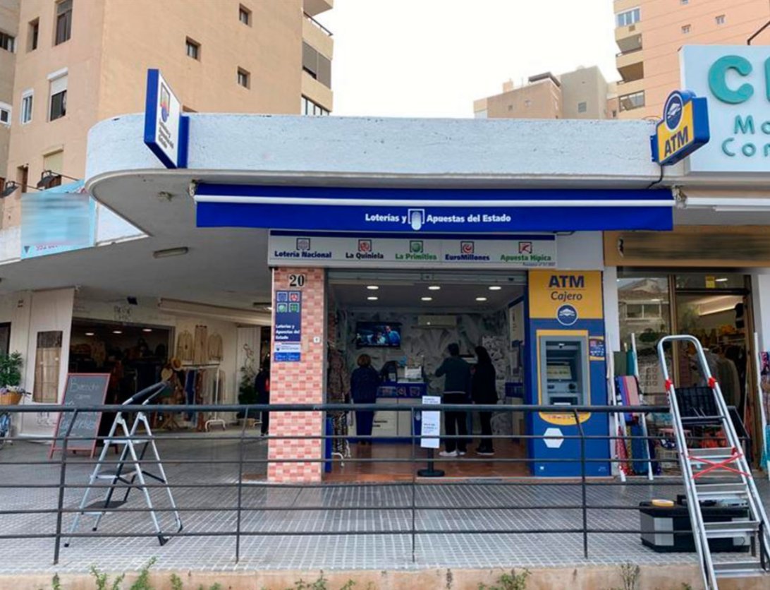 Lotería de Navidad | 5.490: Cae el Gordo en Torremolinos | Comprueba tu número - WhatsApp Image 2022 12 22 at 11.26.44 Punto de venta del Gordo en Torremolinos.