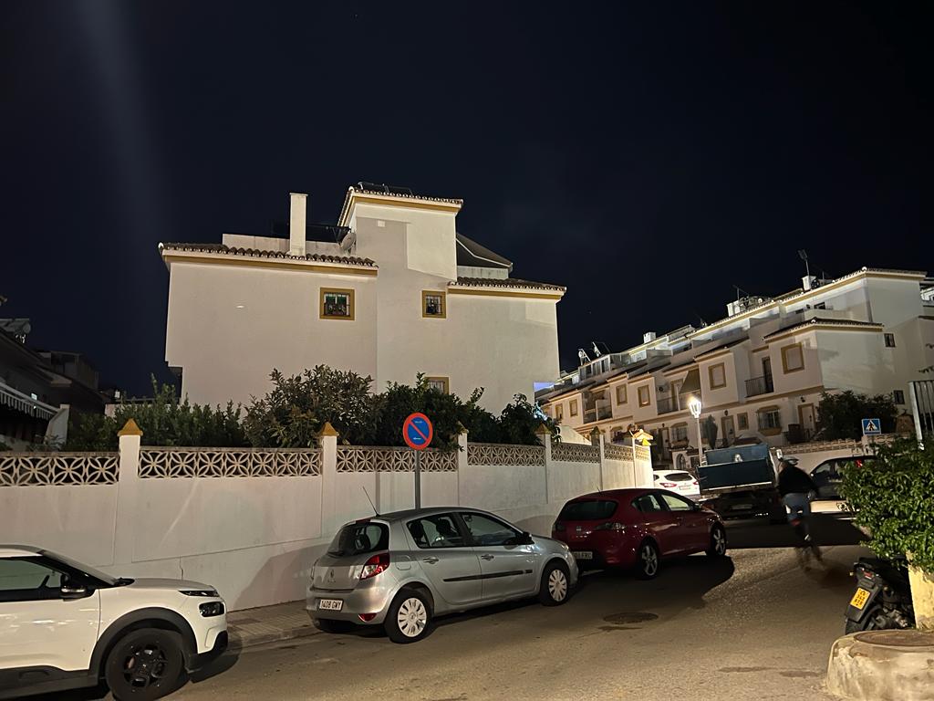 Varios robos hacen sonar la voz de alarma en una barriada de Estepona - WhatsApp Image 2022 12 29 at 10.56.20 Urbanización 'Los Pinsapos'. / D.MACÍAS