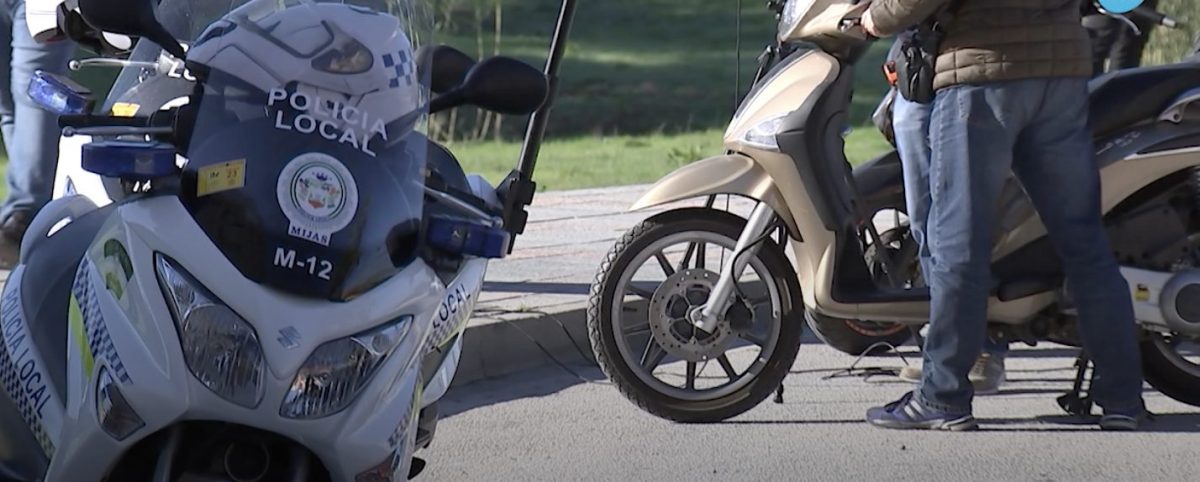 Control policial para el ruido de las motos en Mijas.