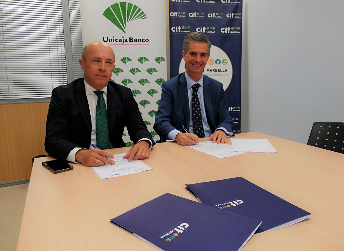 Unicaja respaldará con servicios financieros a las empresas asociadas a CIT Marbella - b2bd90ec b32b d6b5 71ba 364412f0039c El director regional de Málaga Costa de Unicaja Banco, Francisco Javier Prieto García, y el presidente de CIT Marbella, Juan José González Ramírez.