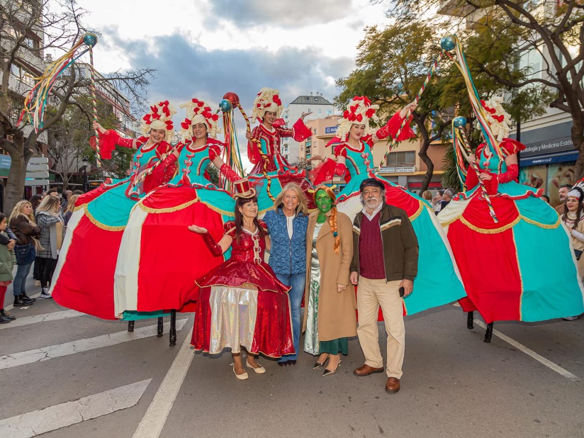 Conoce la programación del Carnaval de Marbella, que se celebrará del 7 al 28 de febrero en el término municipal - 333291303 658631559396012 6643169693556417649 n La alcaldesa durante el desfile del Carnaval de Marbella
