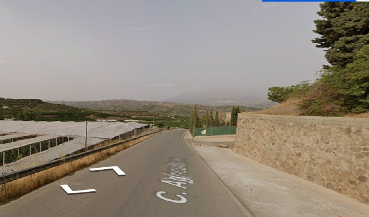 Muere un motorista de 41 años tras salirse de la vía en Benamocarra - Benamocarra