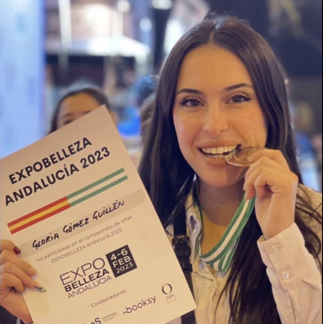 FG Nails de Manilva arrasa en la competición internacional de uñas celebrada en Sevilla - Captura de Pantalla 2023 02 06 a las 18.25.10 Gloria Gómez, una de las manilveñas premiadas.