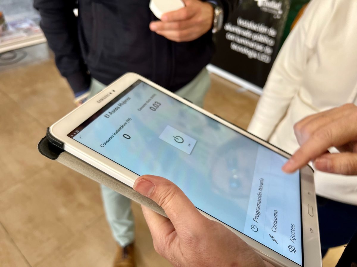 Iluminación LED en los edificios municipales de Fuengirola para reducir el consumo eléctrico - Desde una tablet se puede controlar la domotica de la Oficina de Turismo Iluminación LED en los edificios municipales de Fuengirola para reducir el consumo eléctrico - Desde una tablet se puede controlar la domotica de la Oficina de Turismo