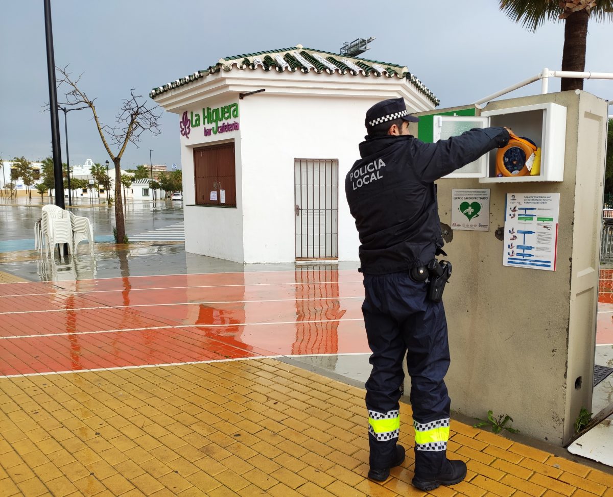 Más de 20 espacios cardioprotegidos en Estepona para atender a personas con paradas cardíacas - Desfibrilador Parque Ferial. jpg Desfibrilador Parque Ferial de Estepona.