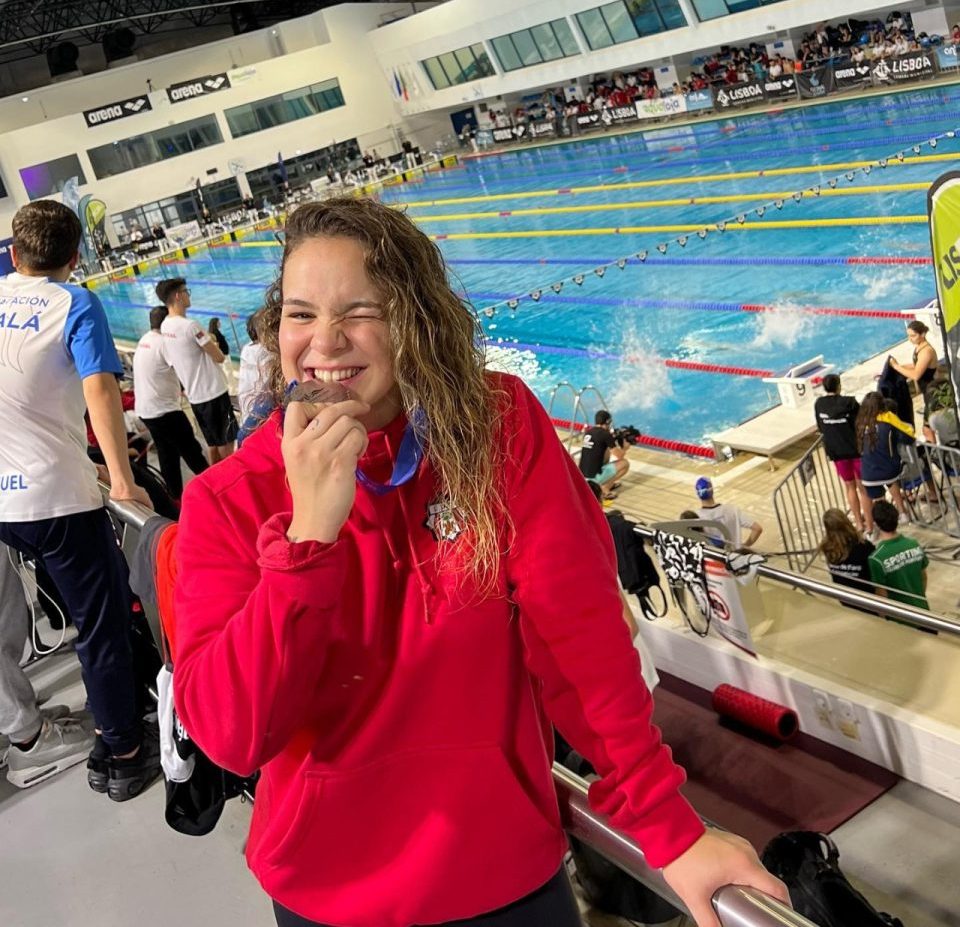 La nadadora torremolinense Carmen Balbuena conquista la medalla de plata en Lisboa - WhatsApp Image 2023 02 13 at 12.10.37 e1676289507179 La nadadora torremolinense Carmen Balbuena conquista la medalla de plata en Lisboa - WhatsApp Image 2023 02 13 at 12.10.37 e1676289507179