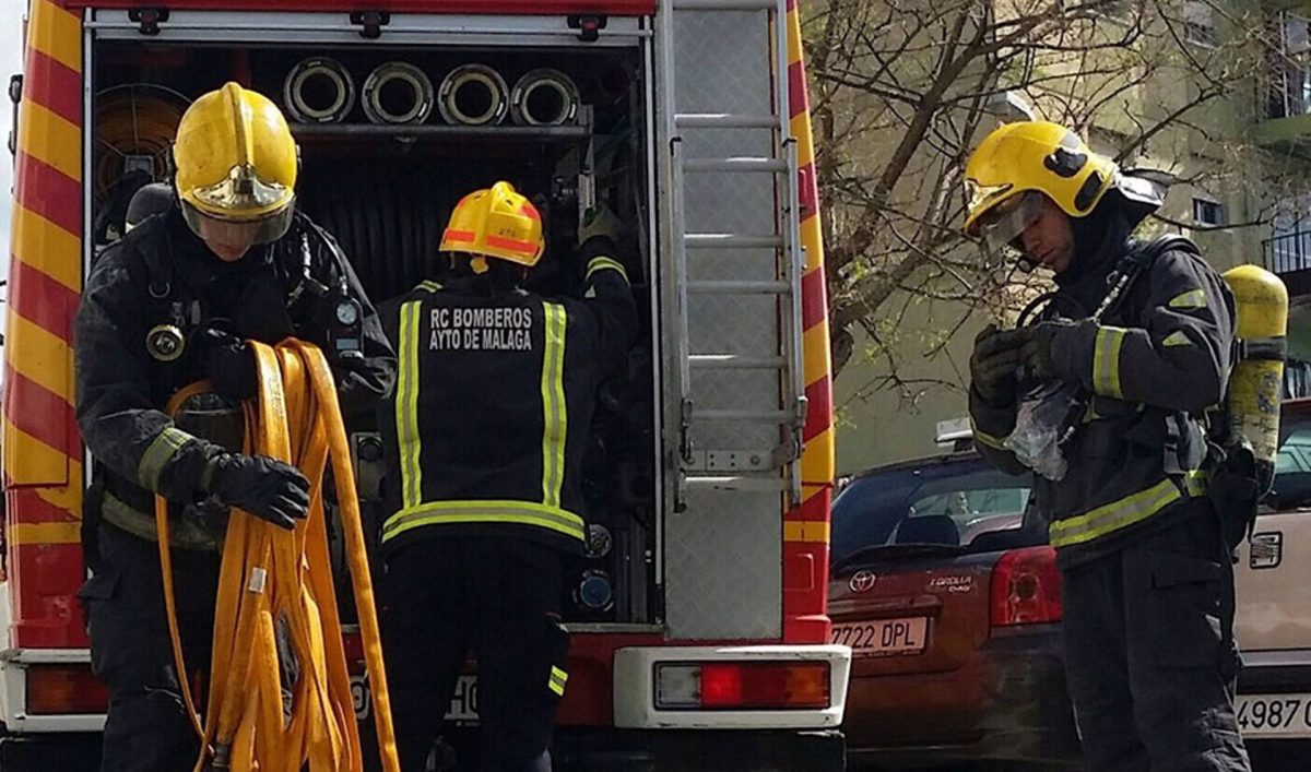 Fallece un hombre en el incendio de una vivienda en Málaga capital - Bomberos Malaga Fallece un hombre en el incendio de una vivienda en Málaga capital - Bomberos Malaga